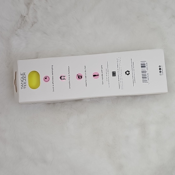 Tangle Teezer Ultimate Detangler Hairbrush in Hyper Yellow - Picture 6 of 9